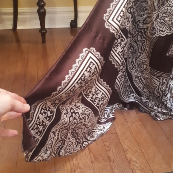 Elegant Black and White Maxi Dress - Picture 8 of 8